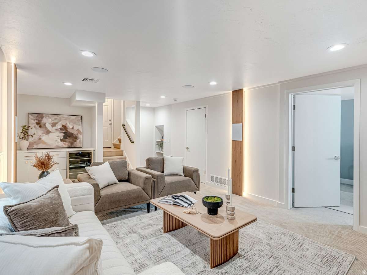 HOLLADAY HILLS - Residential