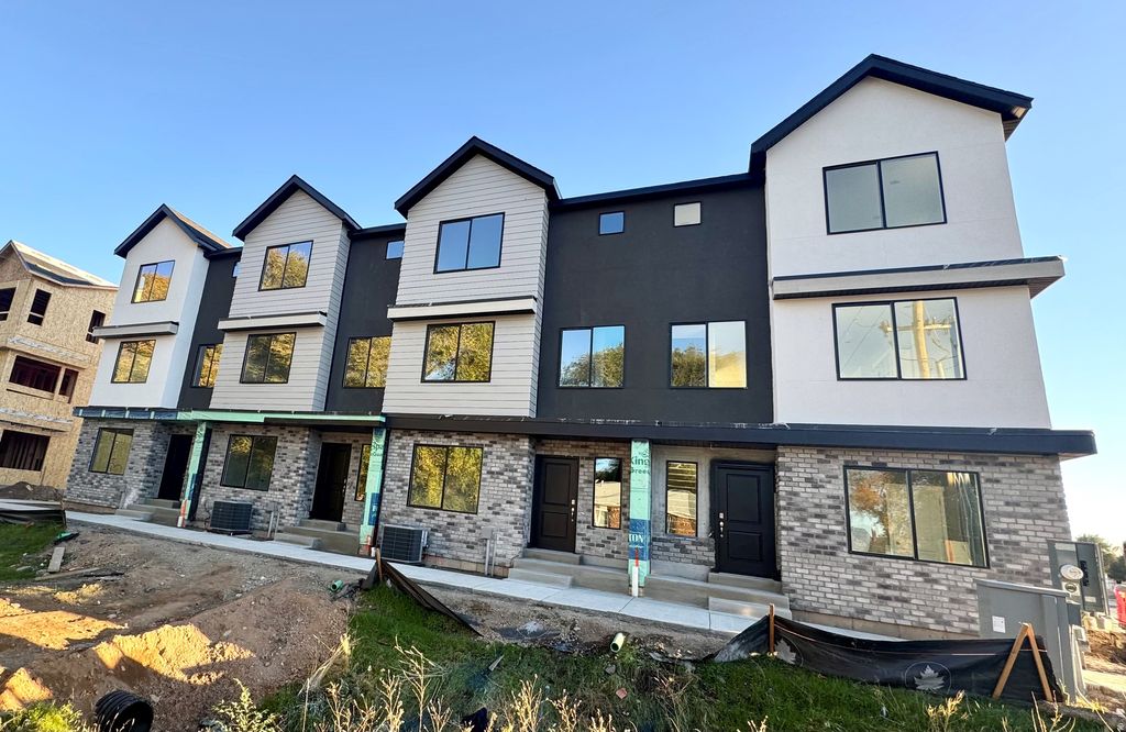 Photo of 441 14TH ST #106, Ogden, UT 84404 (MLS # 2124561)