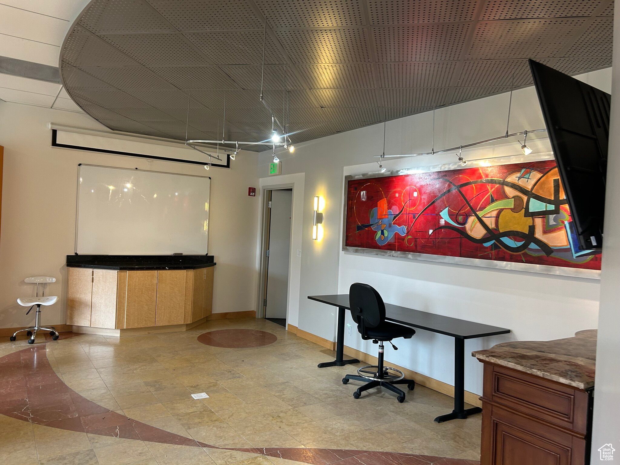 CREEK ROAD - Commercial Sale