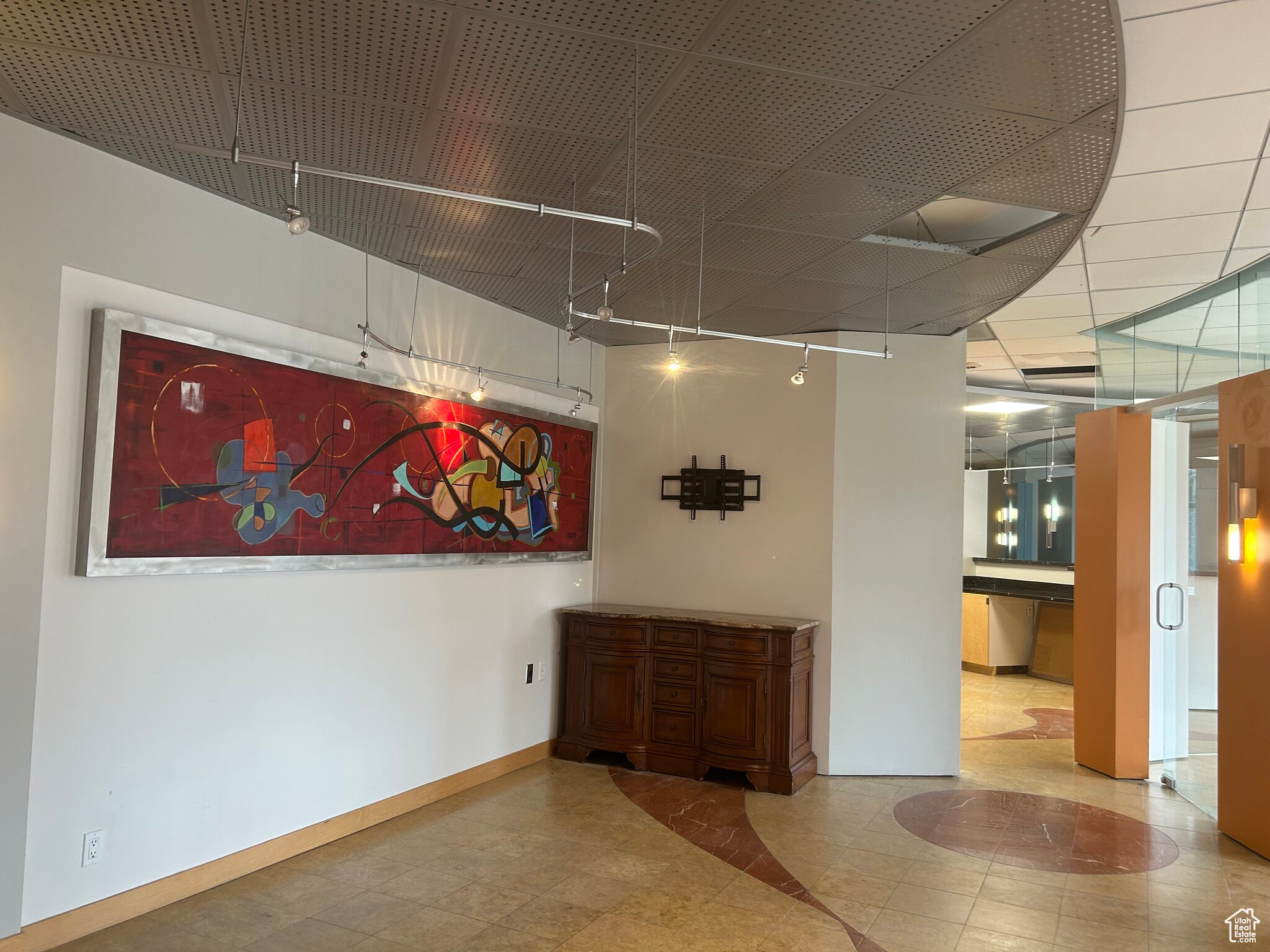 CREEK ROAD - Commercial Sale