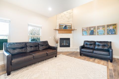 Tiny photo for 986 VIEW CREST LN, Kaysville, UT 84037 (MLS # 2150759)