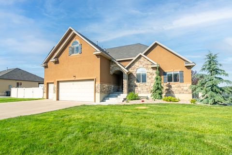 Photo of 986 VIEW CREST LN, Kaysville, UT 84037 (MLS # 2150759)