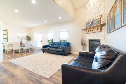 Tiny photo for 986 VIEW CREST LN, Kaysville, UT 84037 (MLS # 2150759)