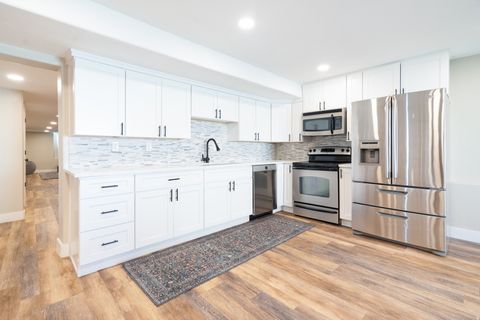 Tiny photo for 986 VIEW CREST LN, Kaysville, UT 84037 (MLS # 2150759)