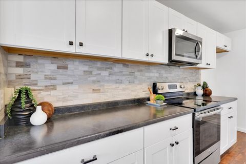 Tiny photo for 810 HILLCREST AVE, Logan, UT 84321 (MLS # 2154118)