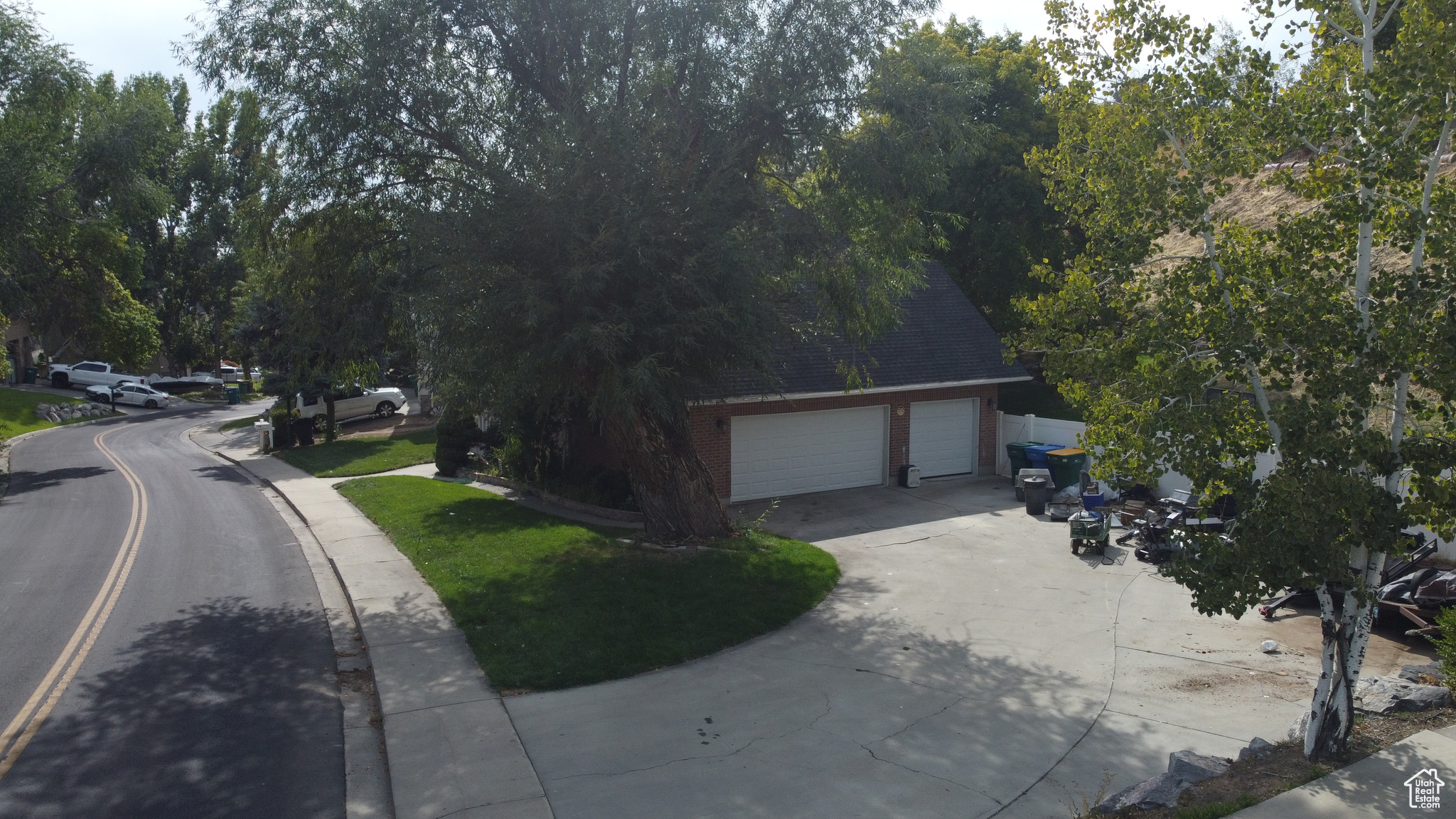 HIDDEN HOLLOW - Residential