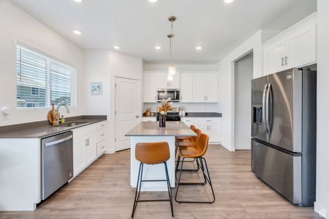 Tiny photo for 1304 S SAGEBRUSH DR, Santaquin, UT 84655 (MLS # 2116897)