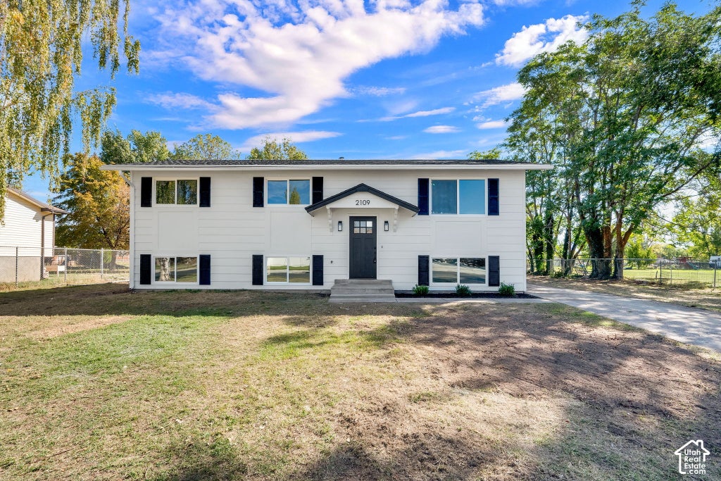 Photo of 2109 S 3400 W, Syracuse, UT 84075 (MLS # 2189194)