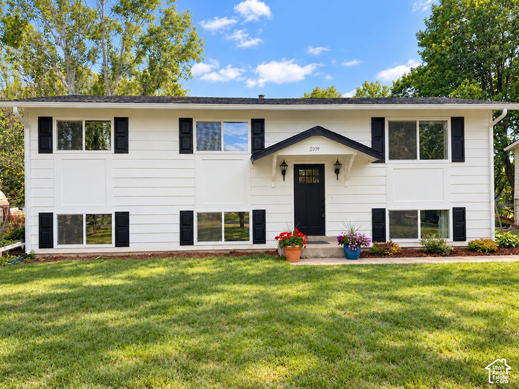 Photo of 2109 S 3400 W, Syracuse, UT 84075 (MLS # 2189194)