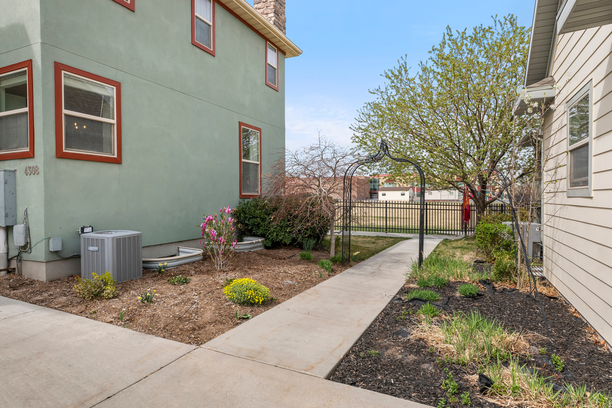 DAYBREAK - Residential