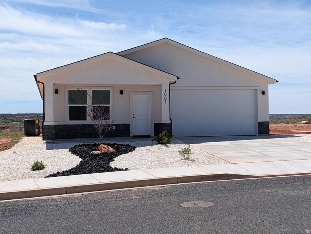 Photo of 1681 E CREEKSIDE DR, Kanab, UT 84741 (MLS # 2153745)