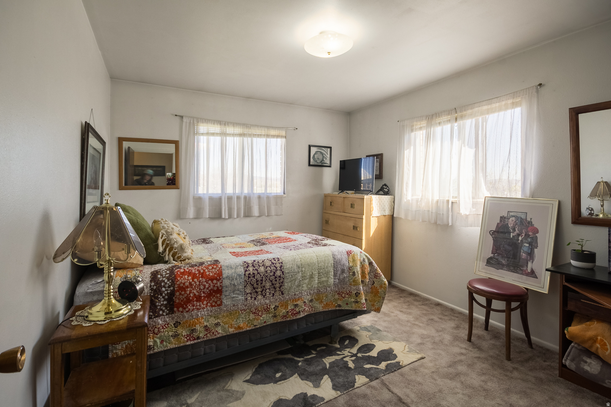 Main image without alt text