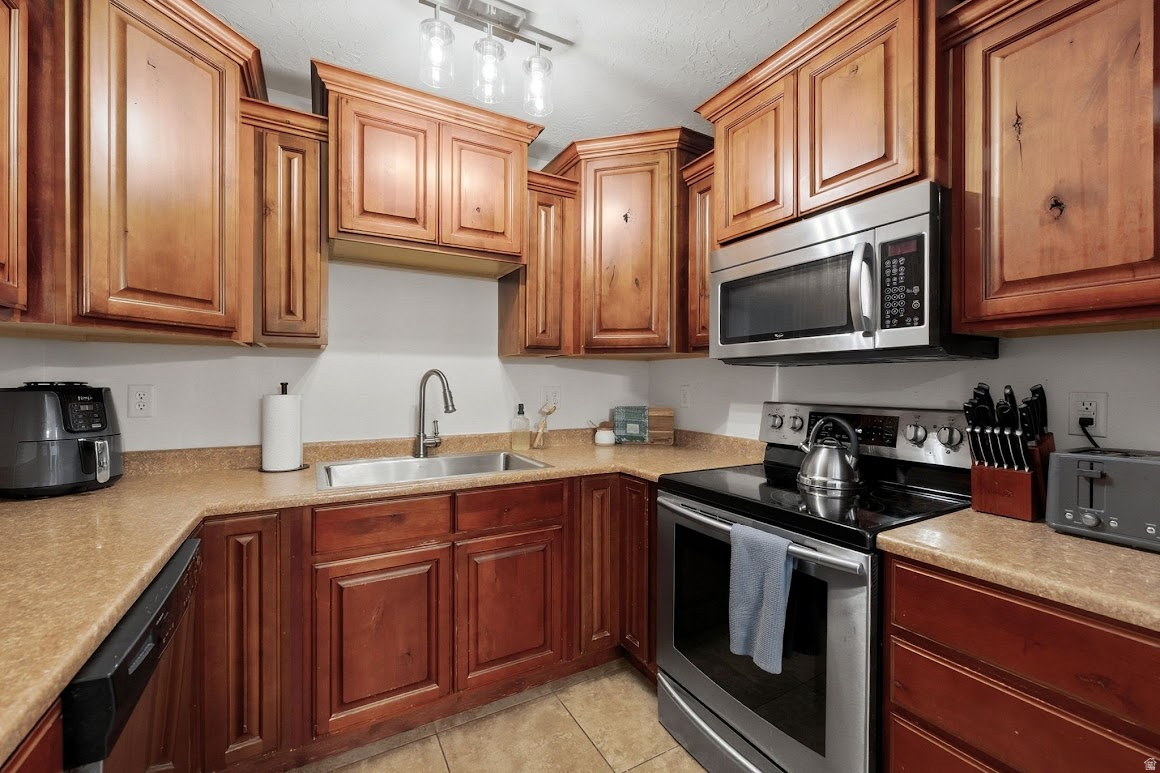 HILLCREST CONDO - Residential