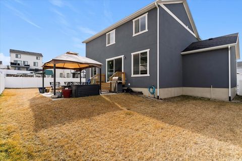 Tiny photo for 3176 N 1450 E, Layton, UT 84040 (MLS # 2137888)