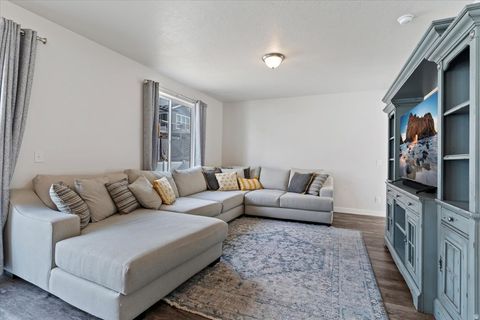 Tiny photo for 3176 N 1450 E, Layton, UT 84040 (MLS # 2137888)