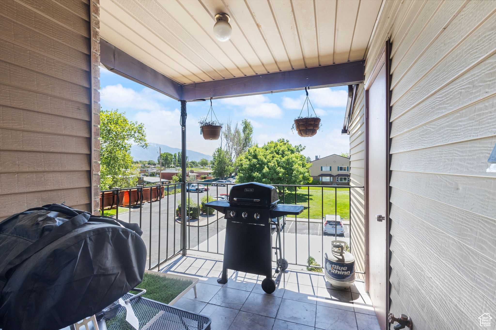 OAK MEADOWS - Residential