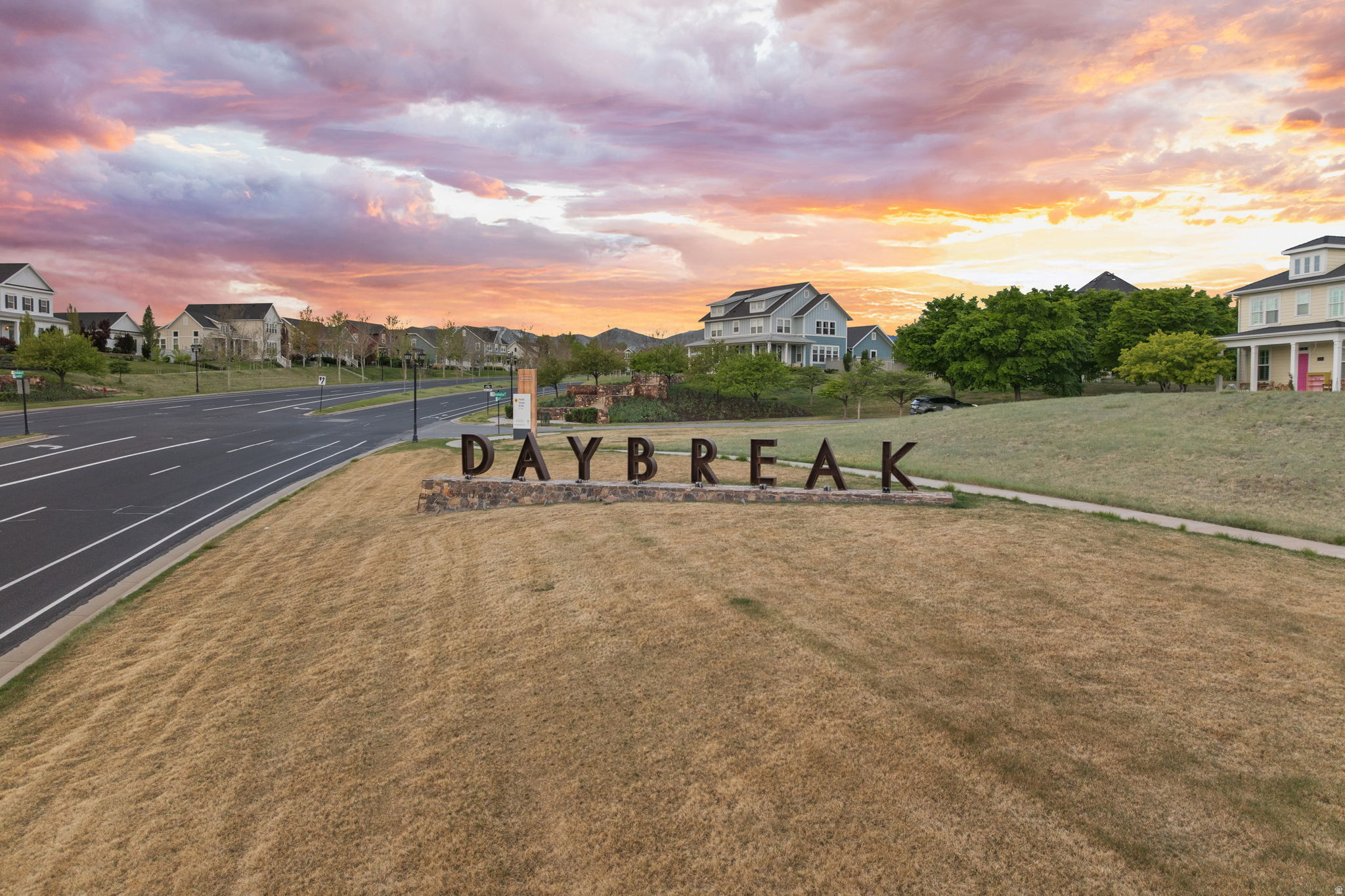 DAYBREAK - Residential