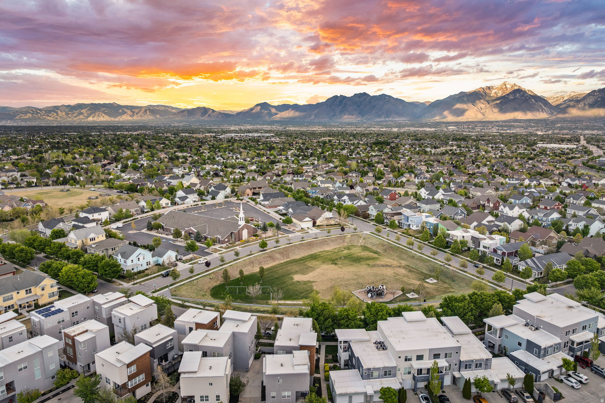 DAYBREAK - Residential