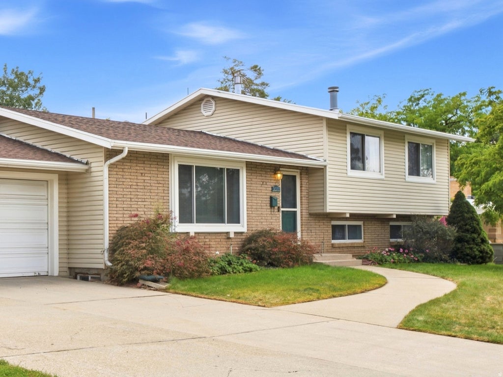 Photo of 3070 E 7145 S, Cottonwood Heights, UT 84121 (MLS # 2185923)