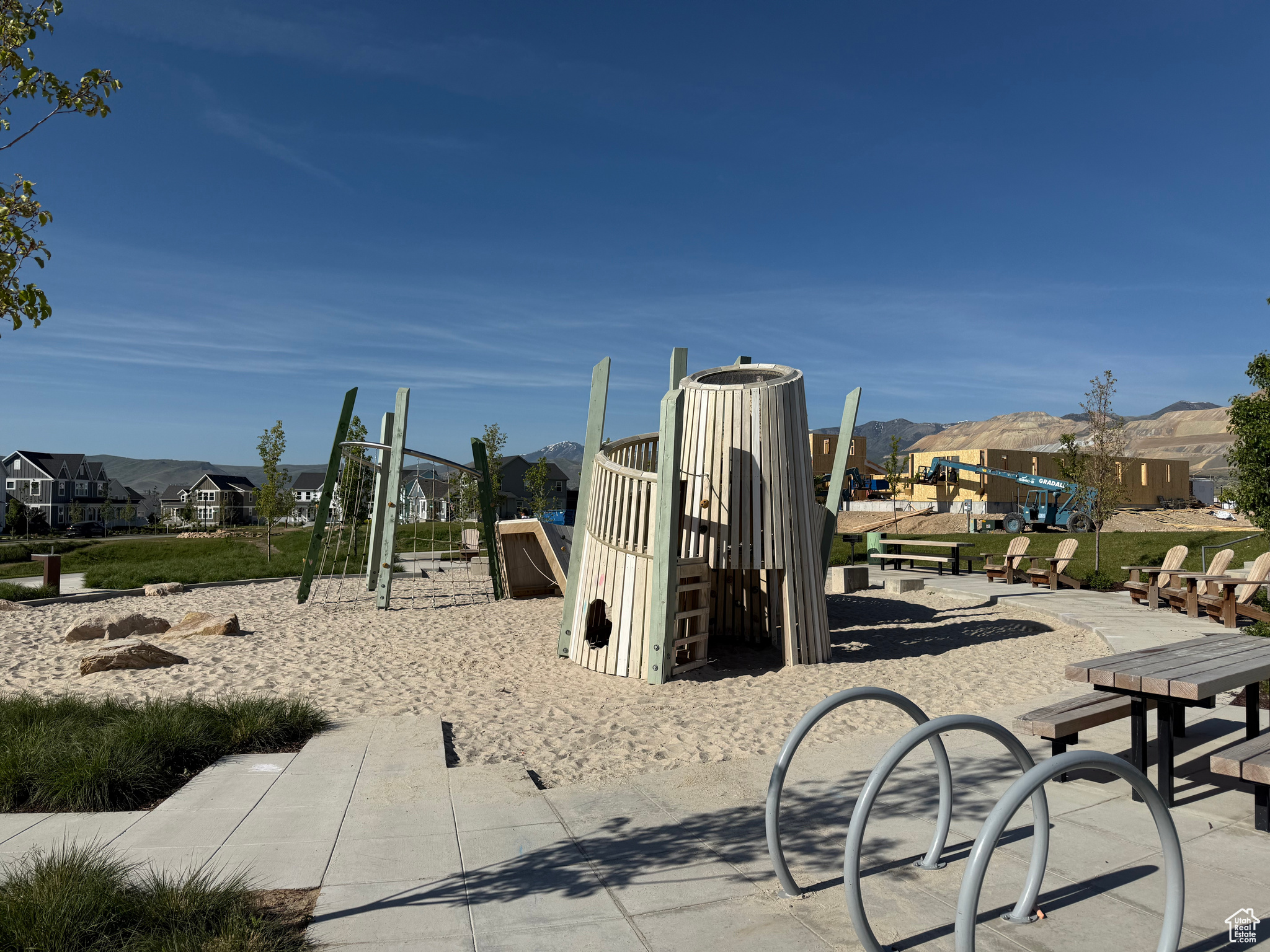 DAYBREAK - Residential