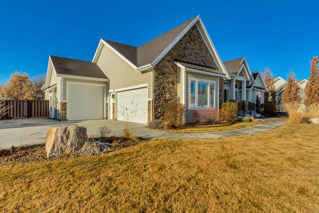 Photo of 11 N TILLY CIR, Kaysville, UT 84037 (MLS # 2135789)