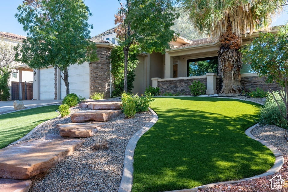Photo of 304 N STONE DR, Saint George, UT 84770 (MLS # 2191980)