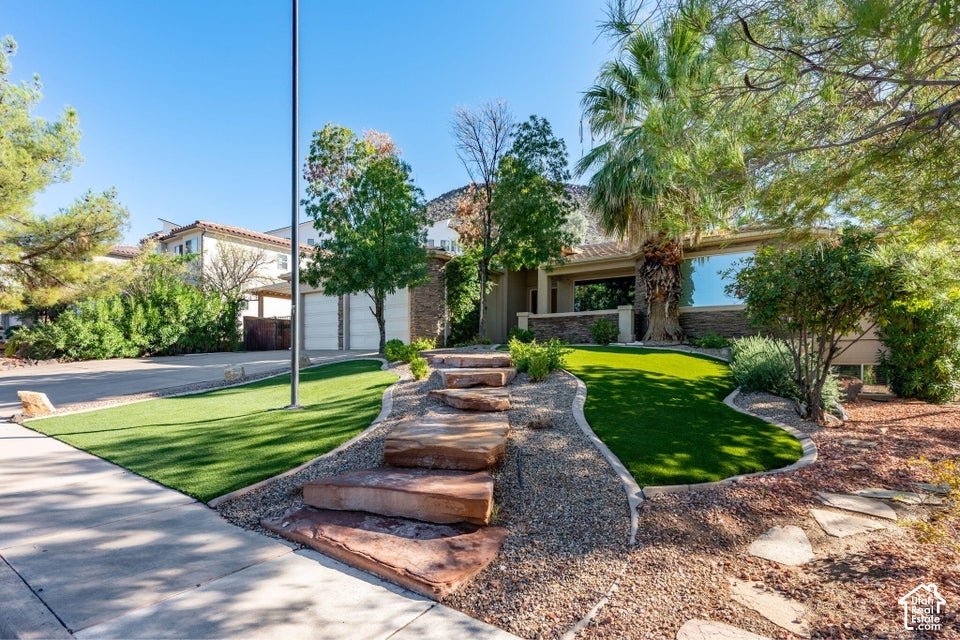 Photo of 304 N STONE DR, Saint George, UT 84770 (MLS # 2191980)