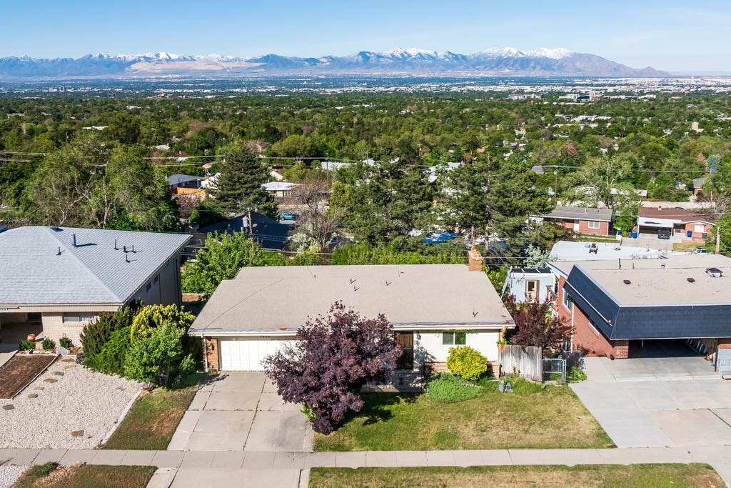 Photo of 1986 S WASATCH DR E, Salt Lake City, UT 84108 (MLS # 2169107)