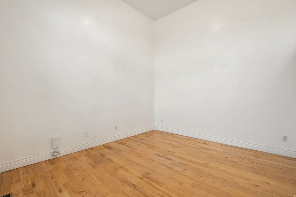 Photo of 970 W FOX HOLLOW DR N, North Salt Lake, UT 84054 (MLS # 2136073)