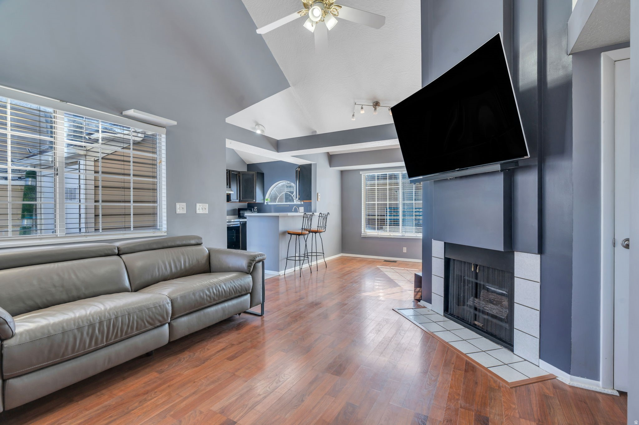 CROSSPOINT CONDOS - Residential