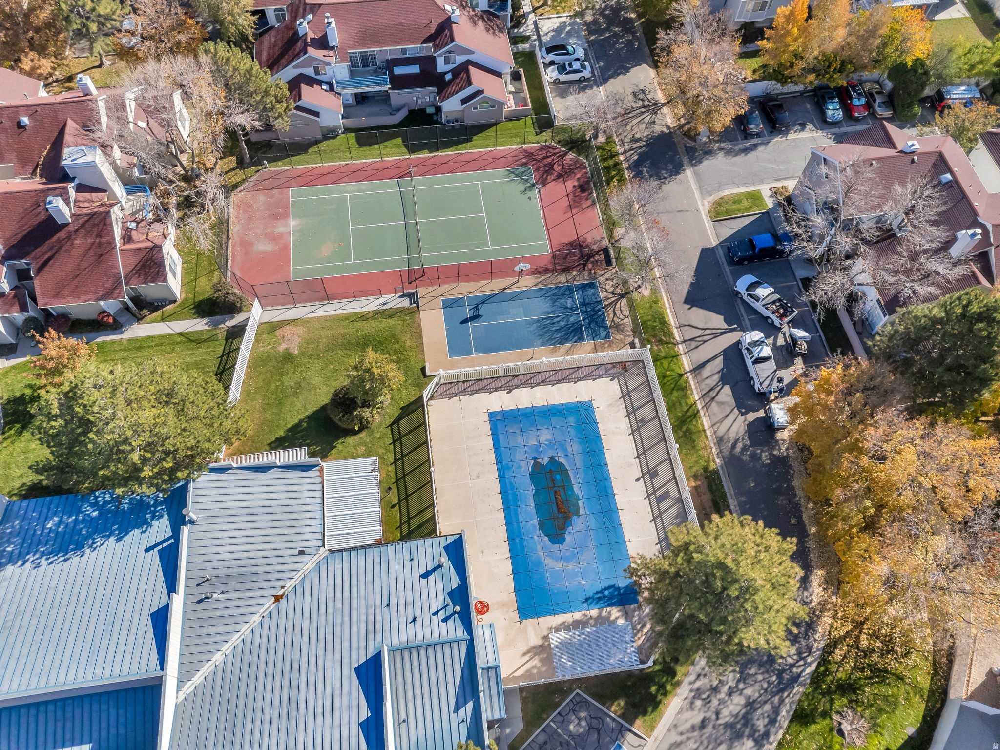 CROSSPOINT CONDOS - Residential