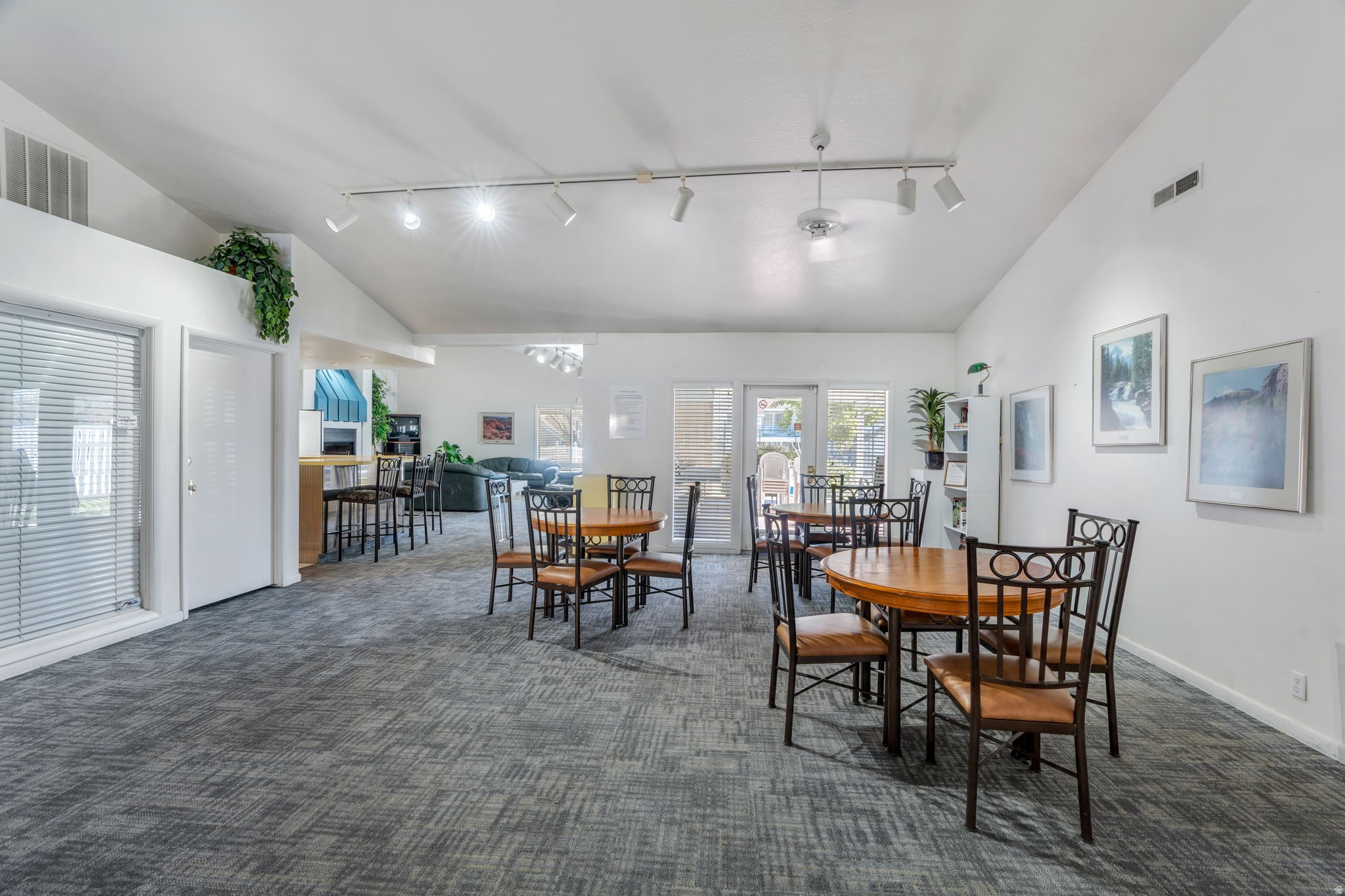 CROSSPOINT CONDOS - Residential