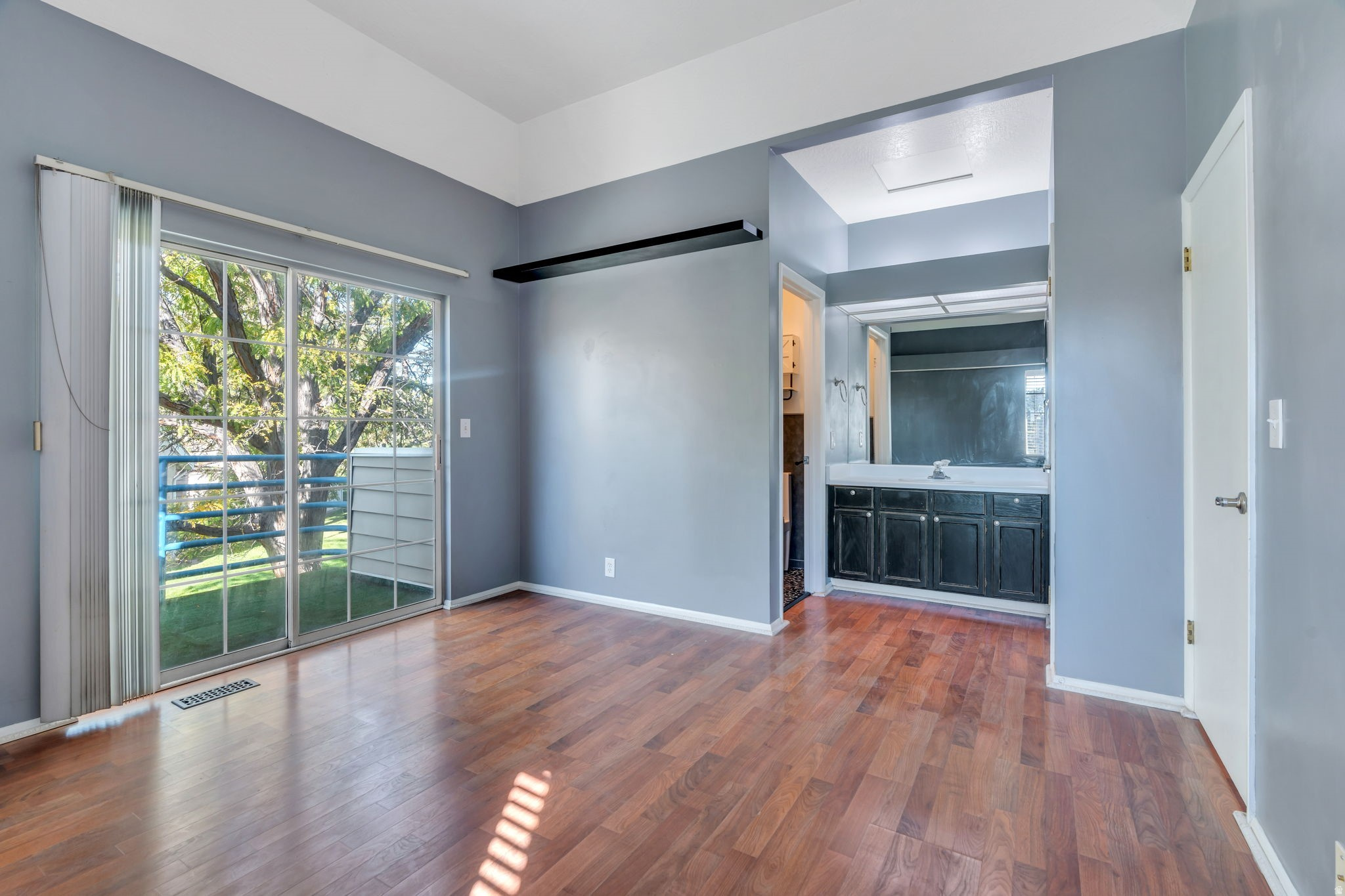 CROSSPOINT CONDOS - Residential