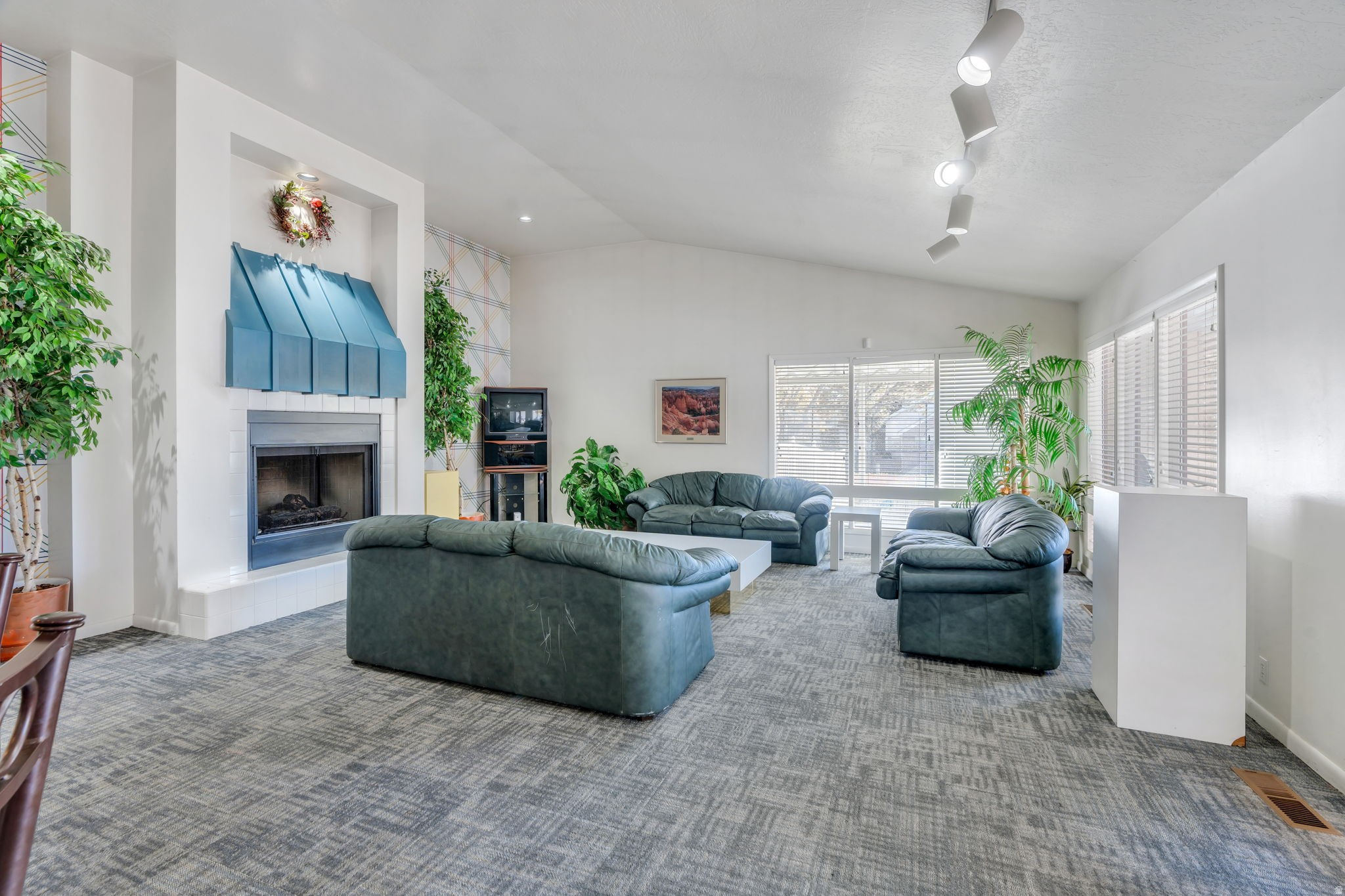 CROSSPOINT CONDOS - Residential