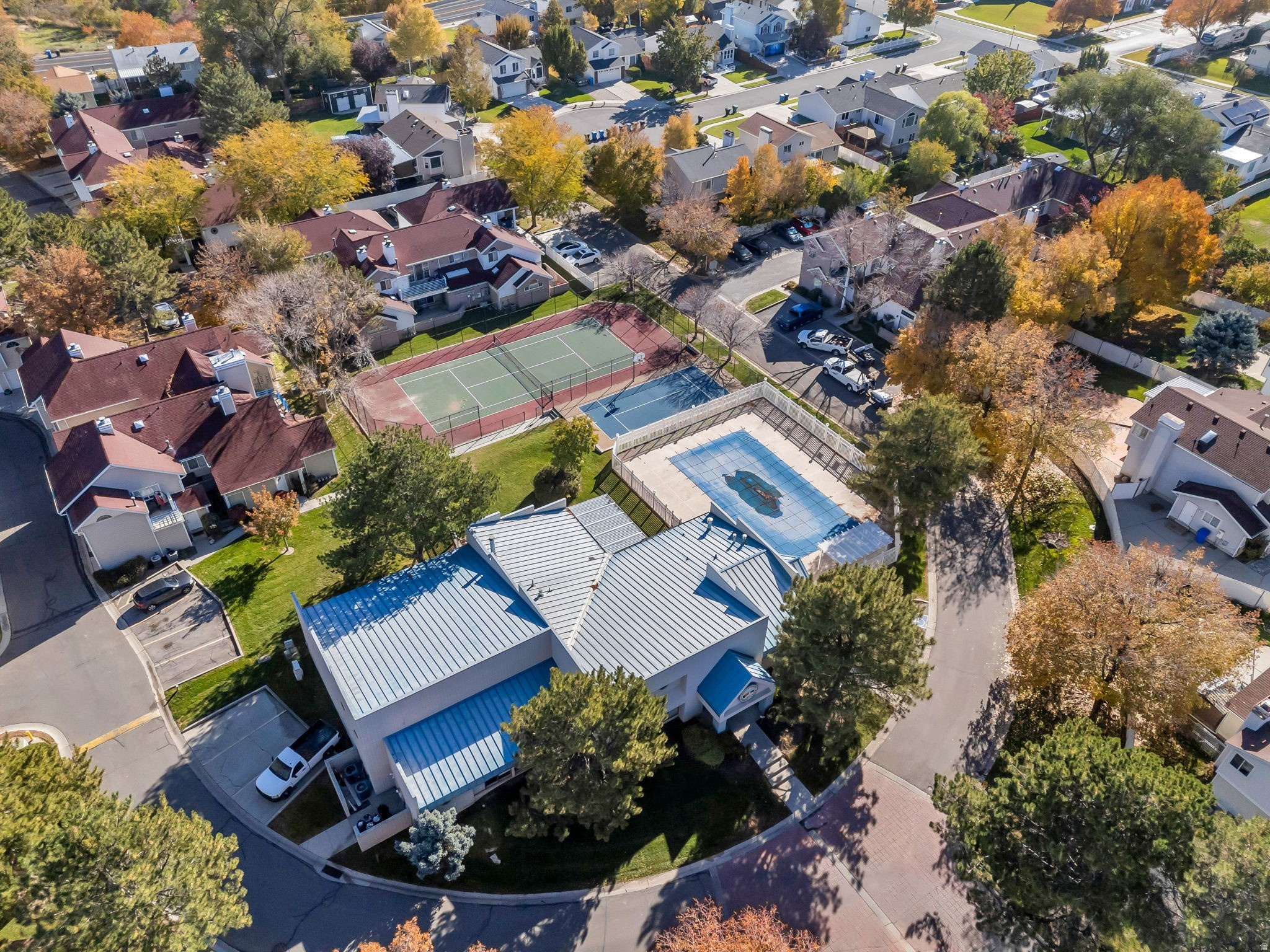 CROSSPOINT CONDOS - Residential