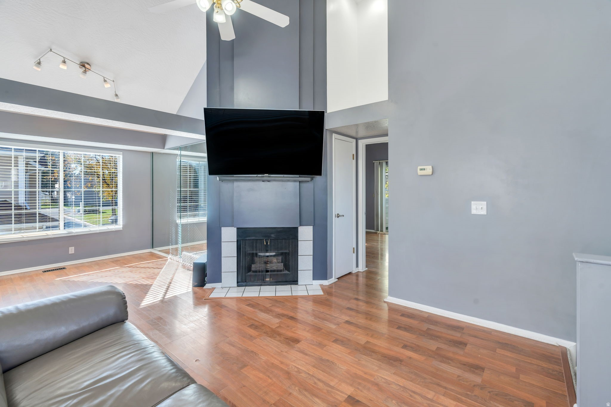 CROSSPOINT CONDOS - Residential