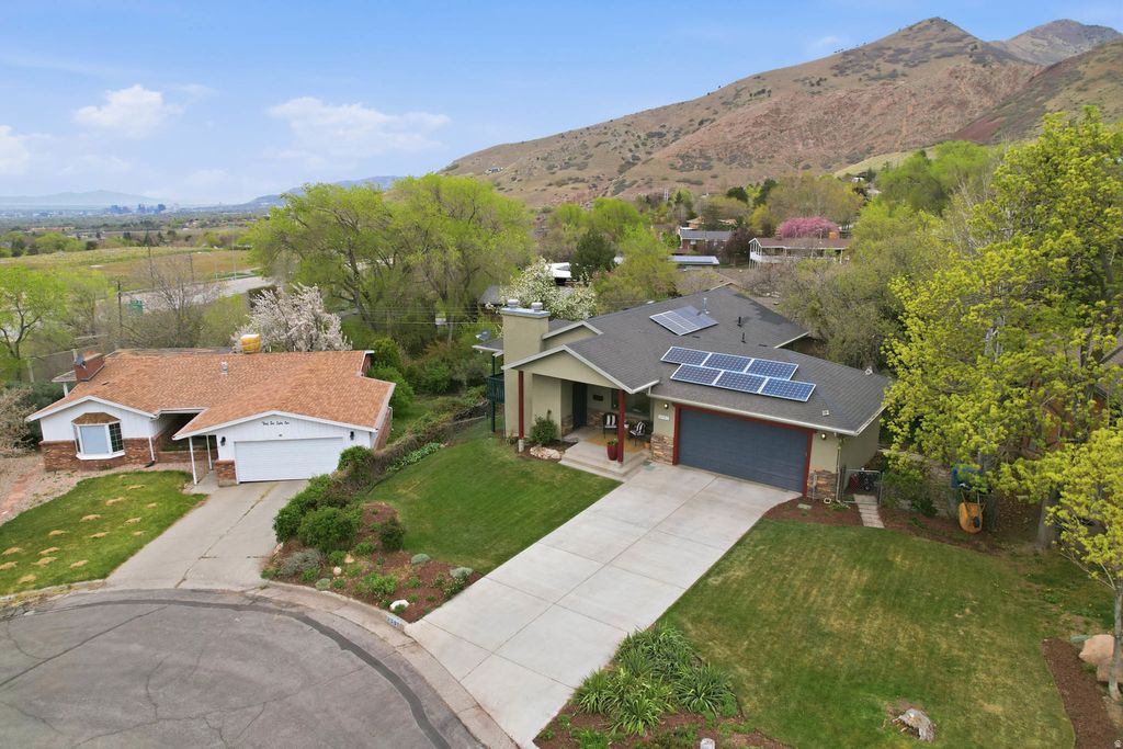 Photo of 3591 E YOSEMITE DR, Salt Lake City, UT 84109 (MLS # 2147439)