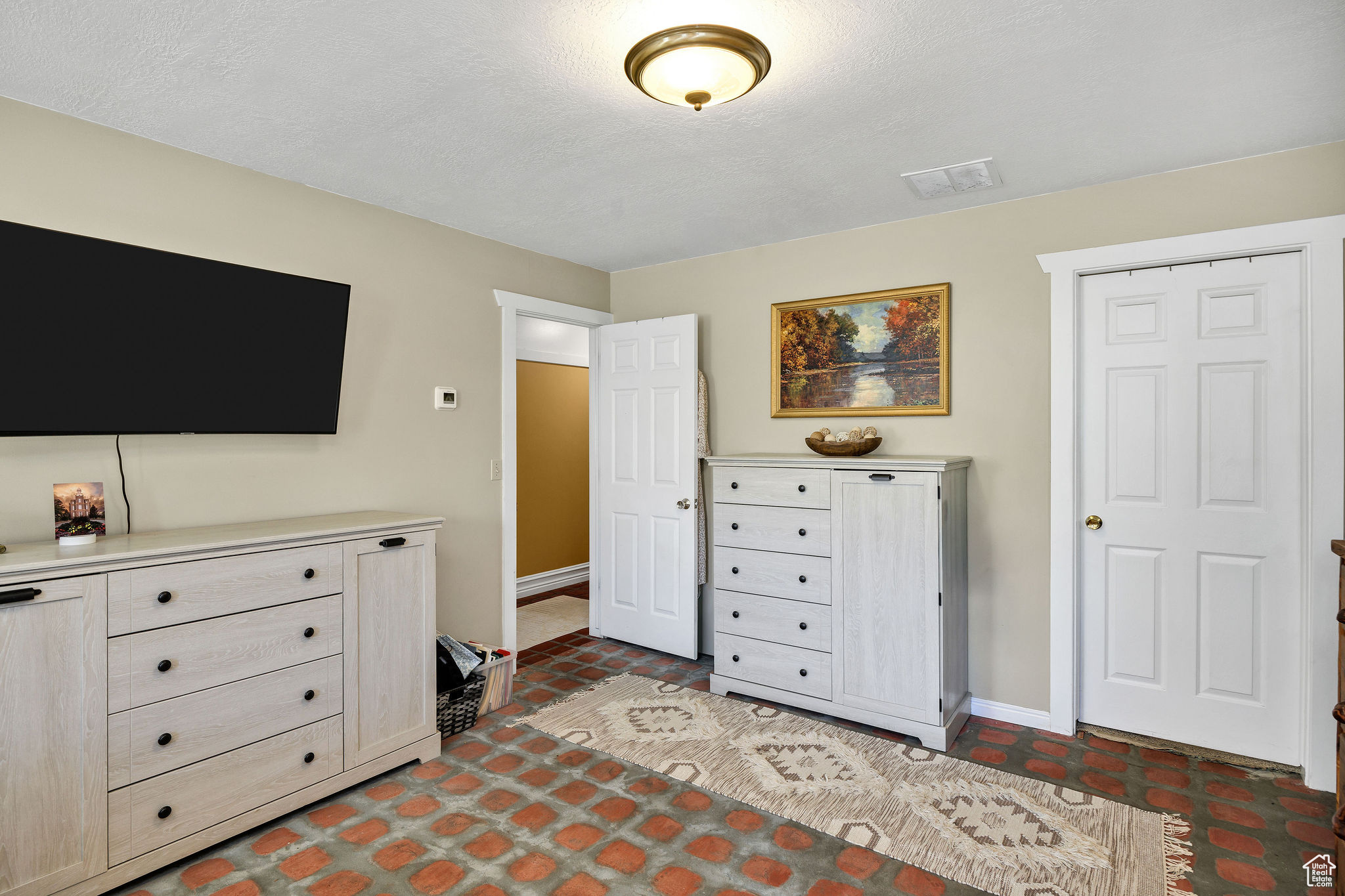 WARBURTON - Residential