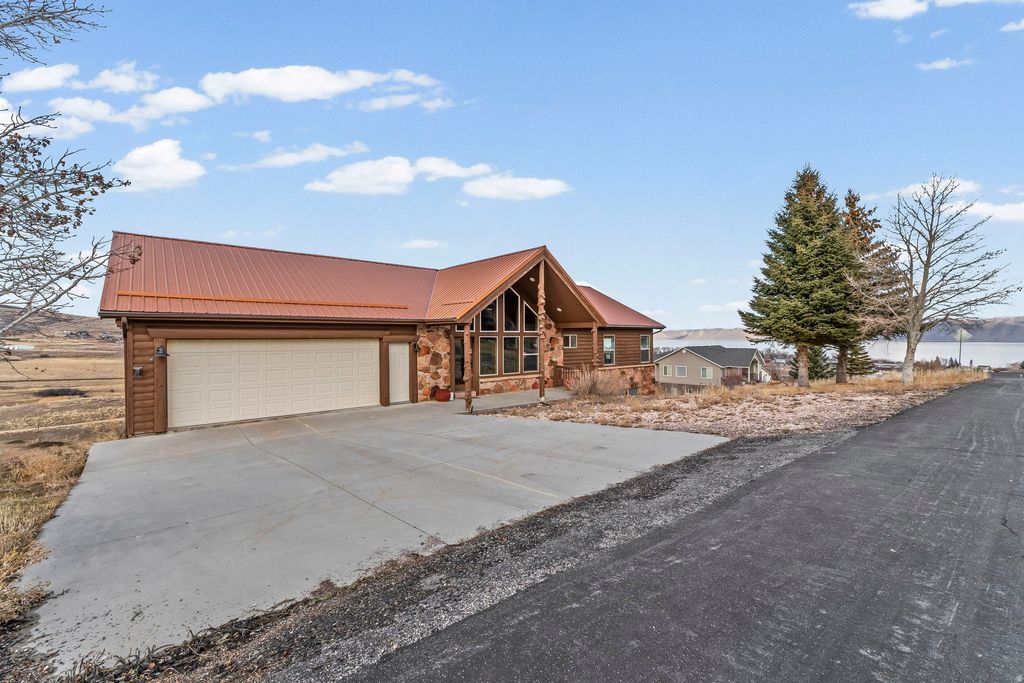 Photo of 495 W BUTTERCUP LN N, Garden City, UT 84028 (MLS # 2140522)