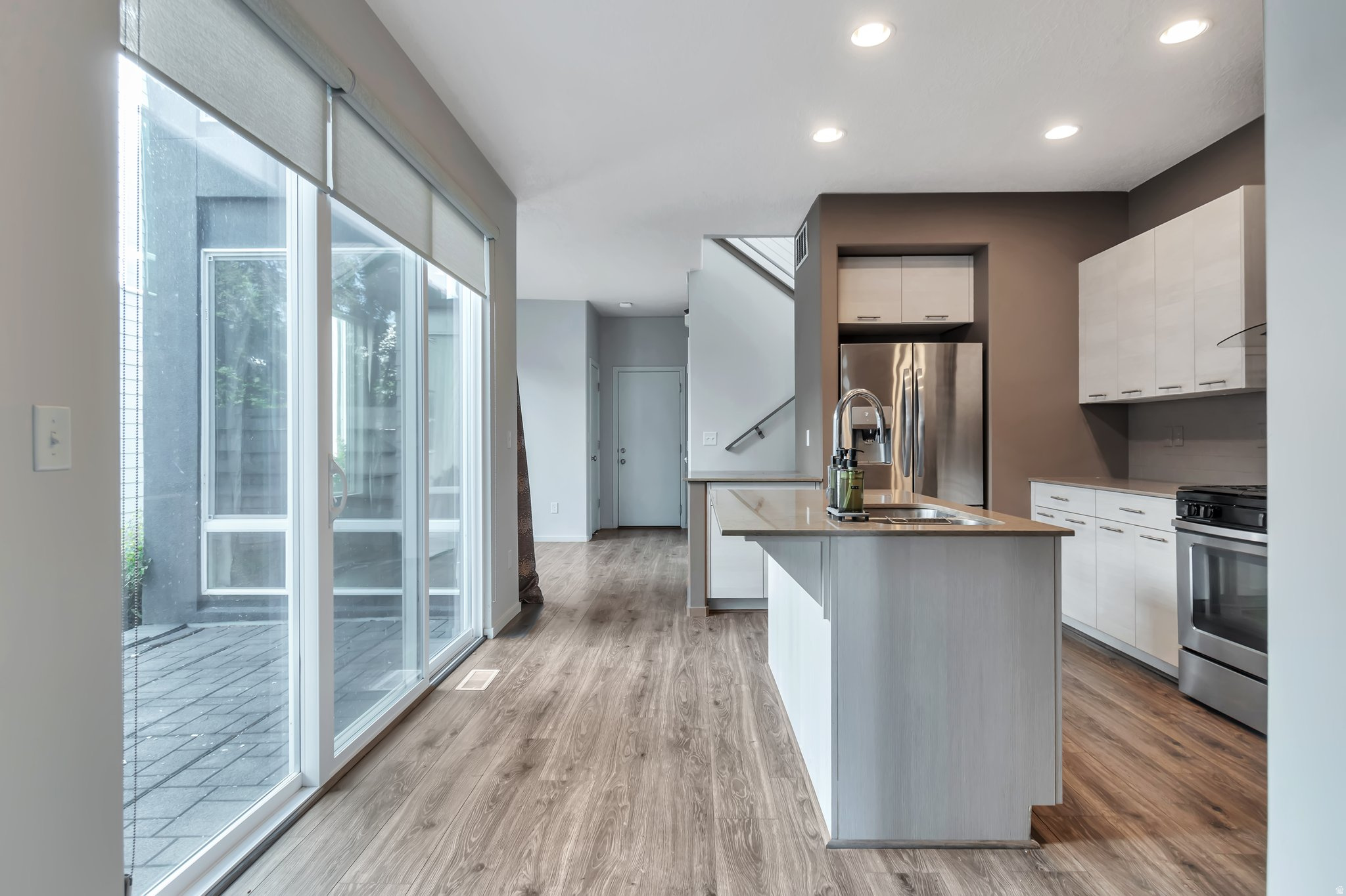 DAY BREAK - Residential