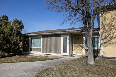 Photo of 275 E PEACH LN S, Bountiful, UT 84010 (MLS # 2134476)