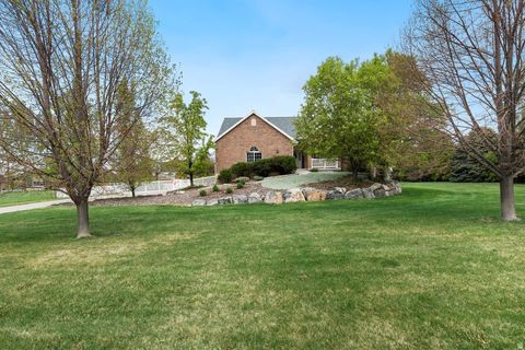 Photo of 555 E 1600 S, Mapleton, UT 84664 (MLS # 2151279)