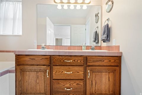 Tiny photo for 555 E 1600 S, Mapleton, UT 84664 (MLS # 2151279)