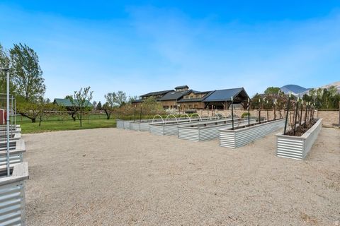 Tiny photo for 555 E 1600 S, Mapleton, UT 84664 (MLS # 2151279)