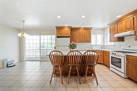 Tiny photo for 555 E 1600 S, Mapleton, UT 84664 (MLS # 2151279)