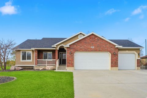 3533 N REMUDA DR Farr West UT 84404