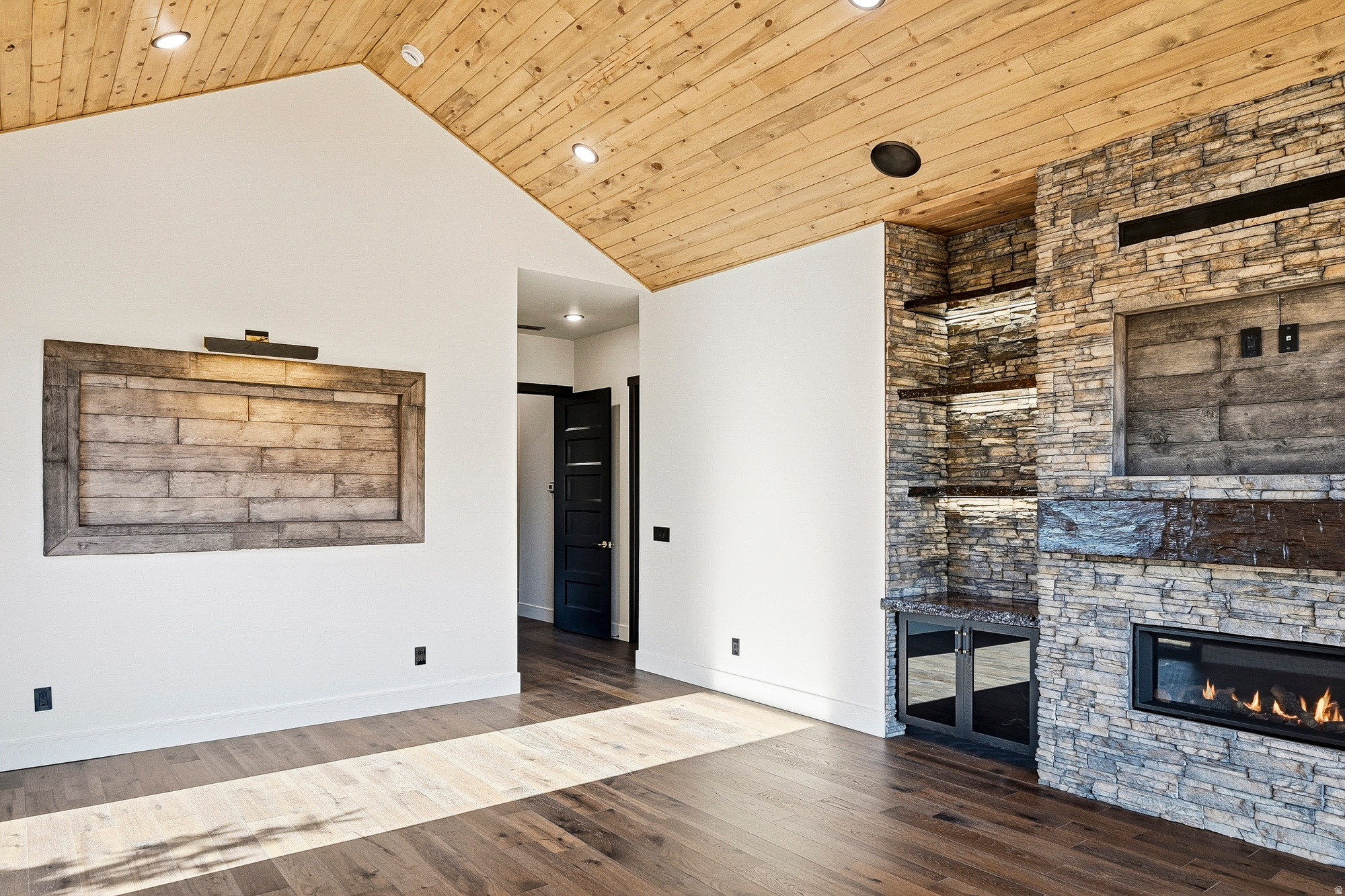 EAGLE RIDGE AT SOUTH MOUNTAIN - Residential
