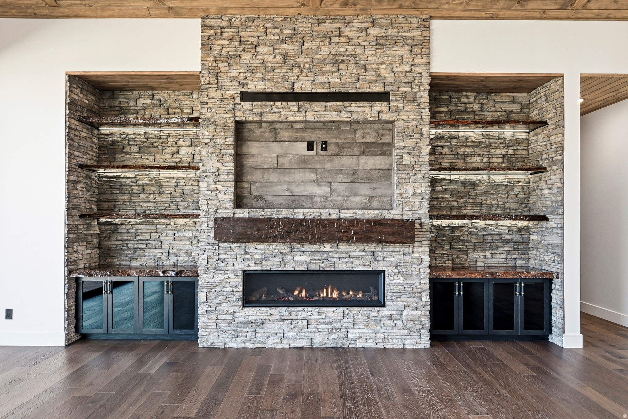 EAGLE RIDGE AT SOUTH MOUNTAIN - Residential