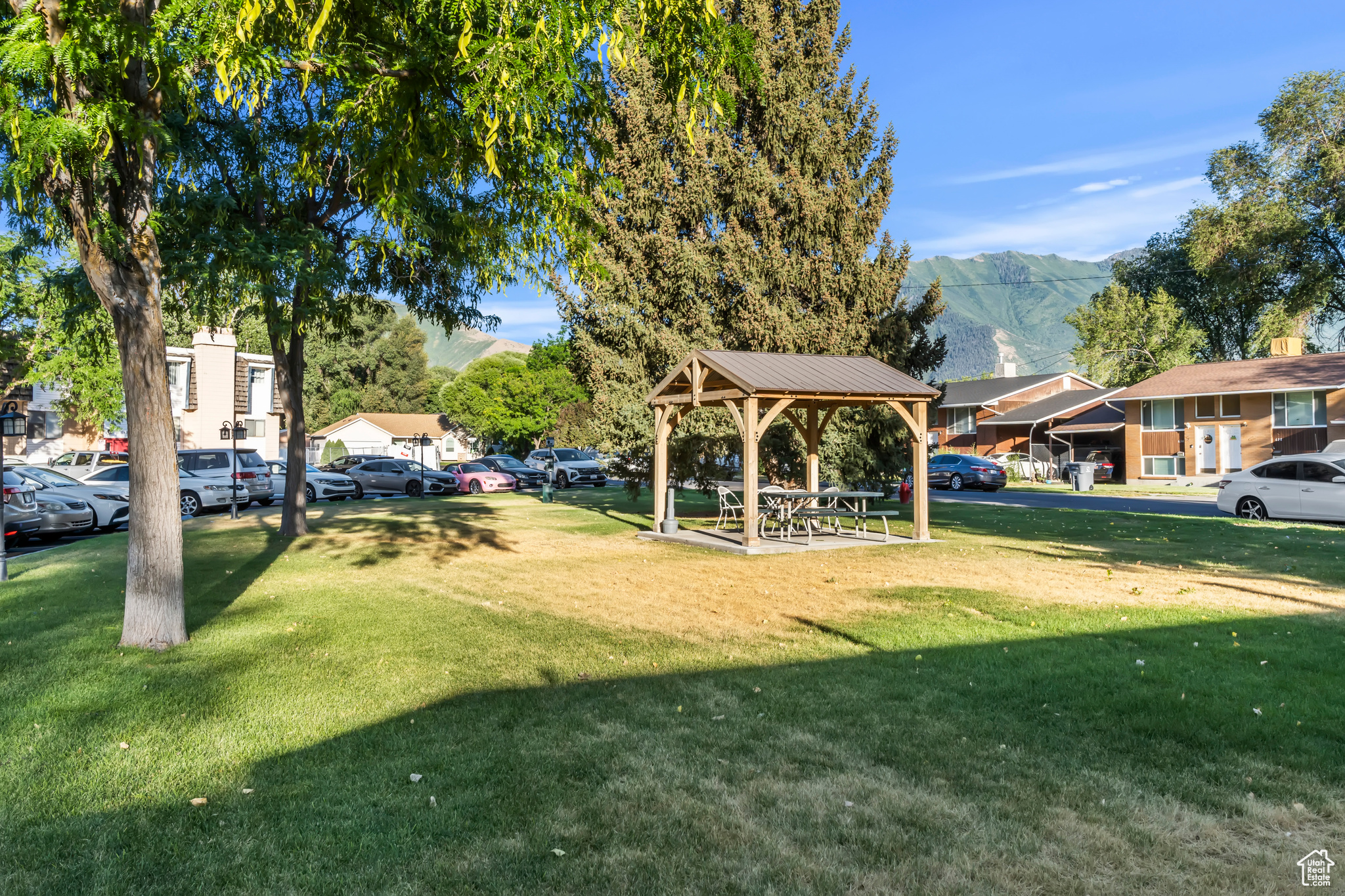 HOBBLE CREEK CONDOS - Residential