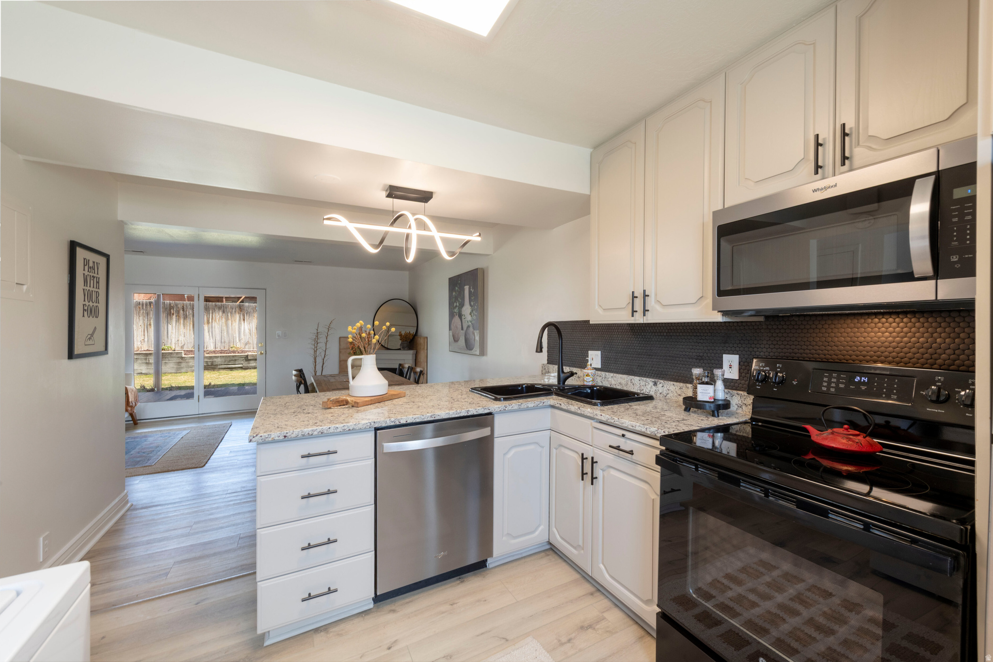 WELLINGTON CIRCLE SUB - Residential Income